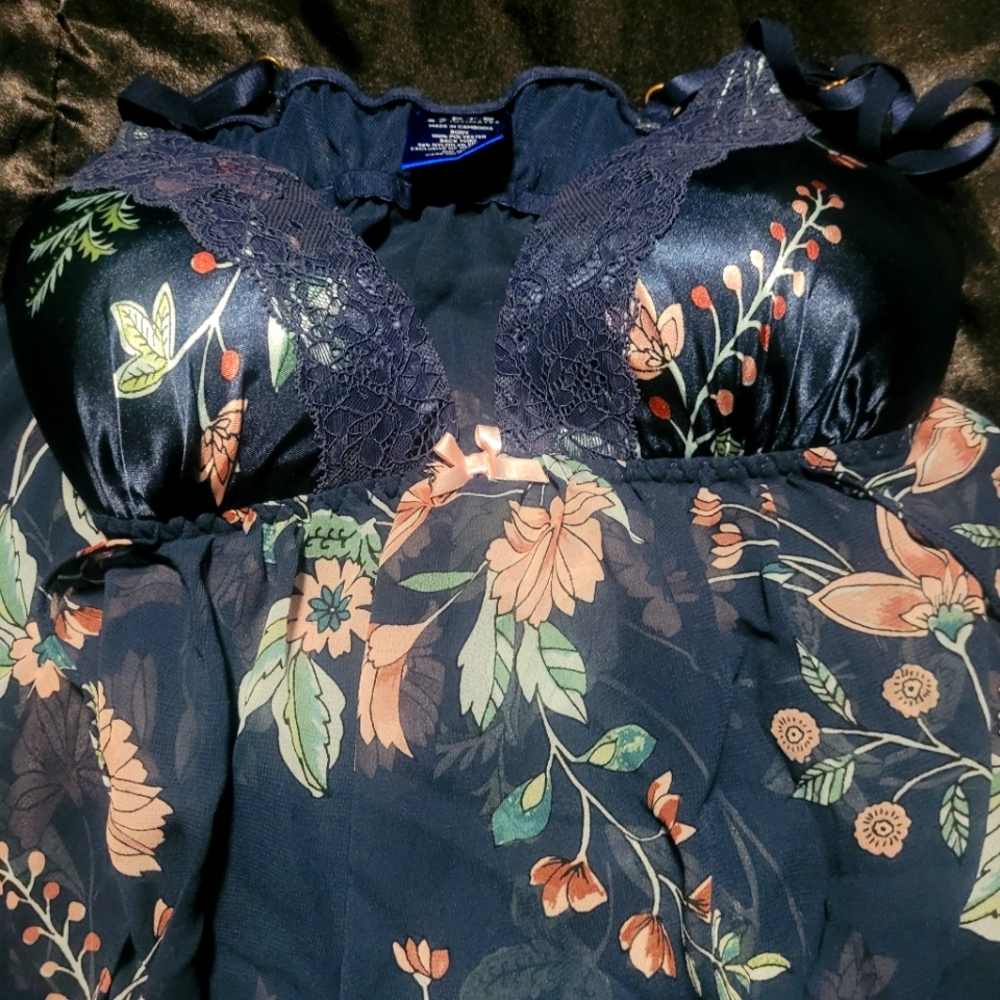 Apartment 9 Womens Negligee NWOT